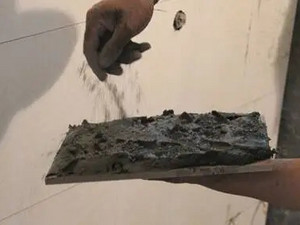 厨房瓷砖脱落用什么胶贴最好？
