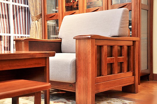 舒适实木沙发品牌 561dcfe30df9a_620.jpg