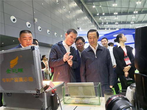 省长许达哲视察金彩螺专利产品反射隔热涂料!-星飞色色窝
