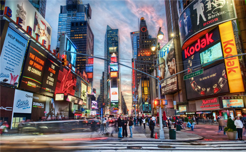 明天来纽约时代广场一起为时尚比心