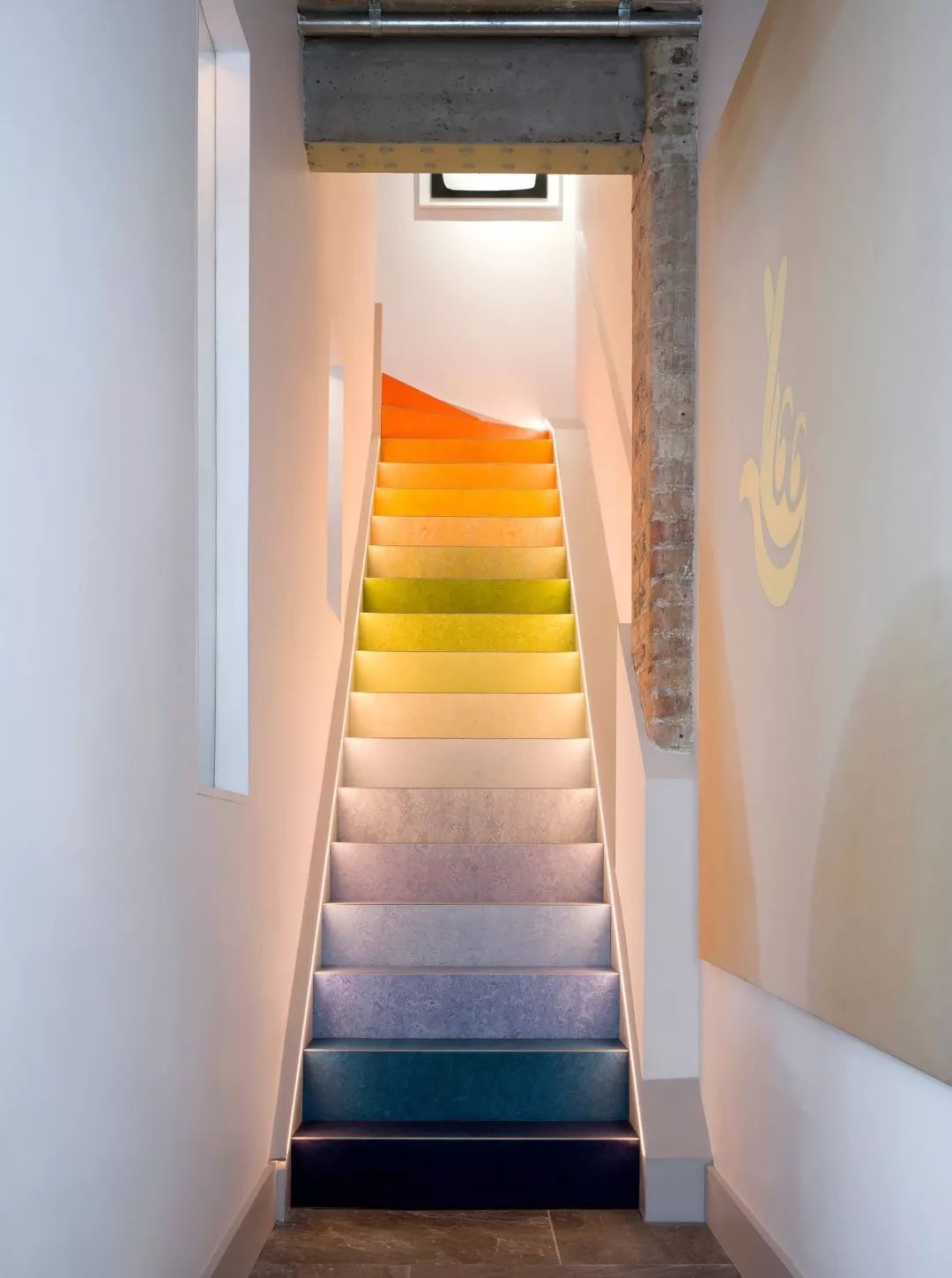 桂林彩色楼梯设计
